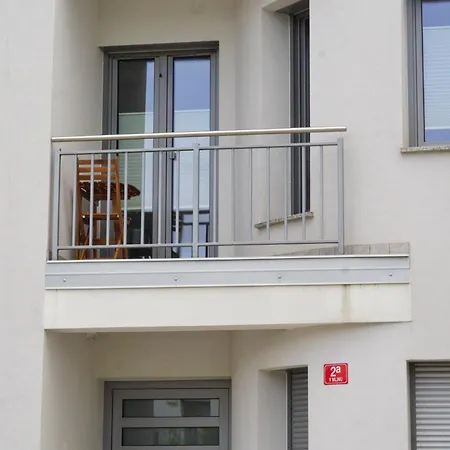 Lj -